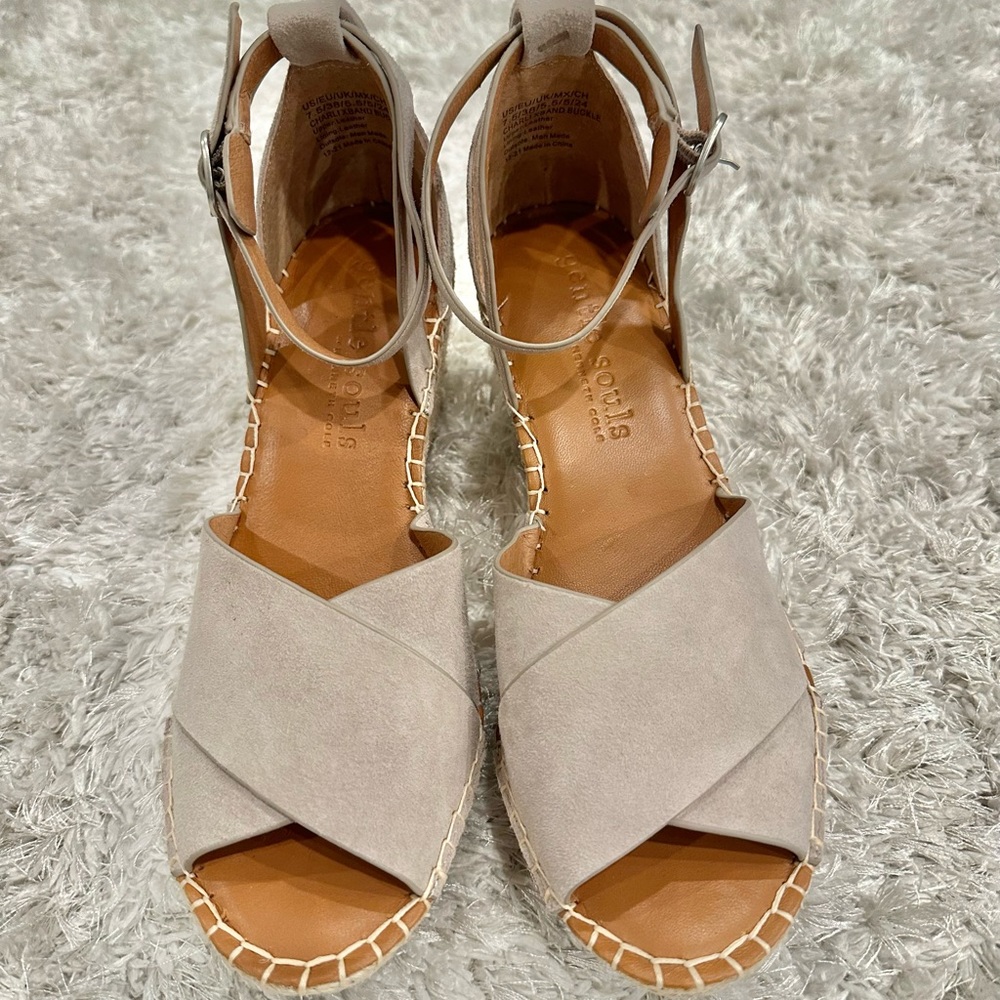 Gentle Souls by Kenneth Cole Women’s Charli Suede Wedge Heels Shoes - Size 7.5